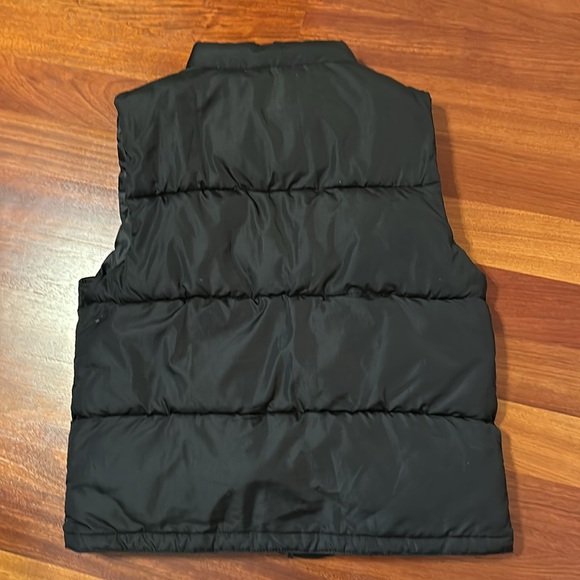 Boys puffer vest / black / L (10/12) zipper and Velcro close - Picture 6 of 10